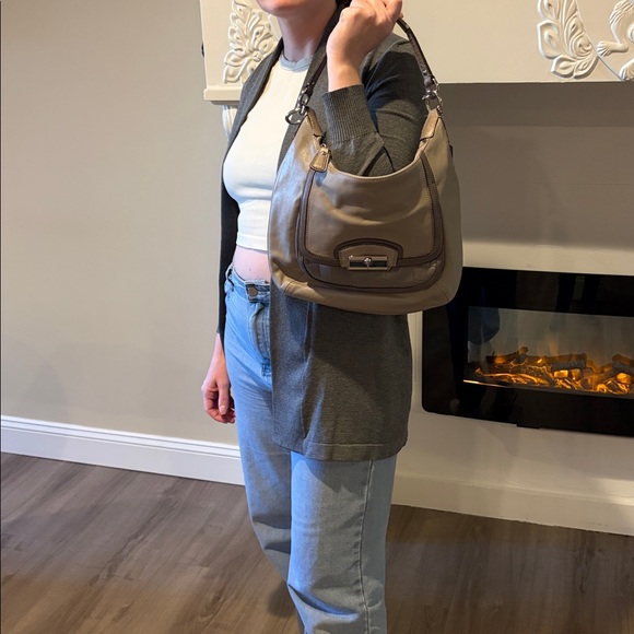Coach Kristin Spectator Gray/Tan Leather Shoulder Bag in Amazing Condition - Picture 4 of 12